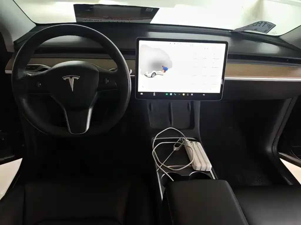 Tesla Model Y — фото 2