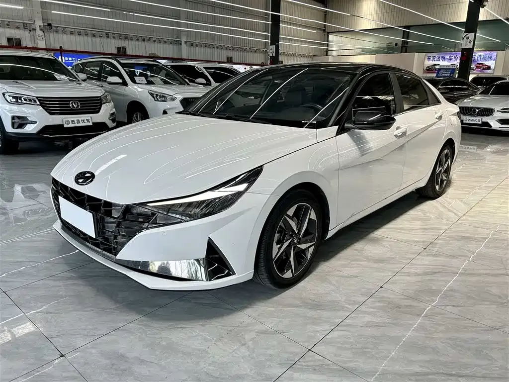 Hyundai Elantra — фото 1