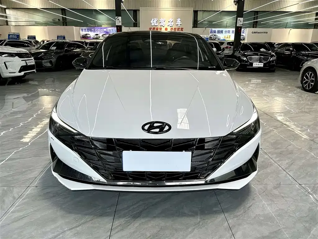 Hyundai Elantra — фото 3