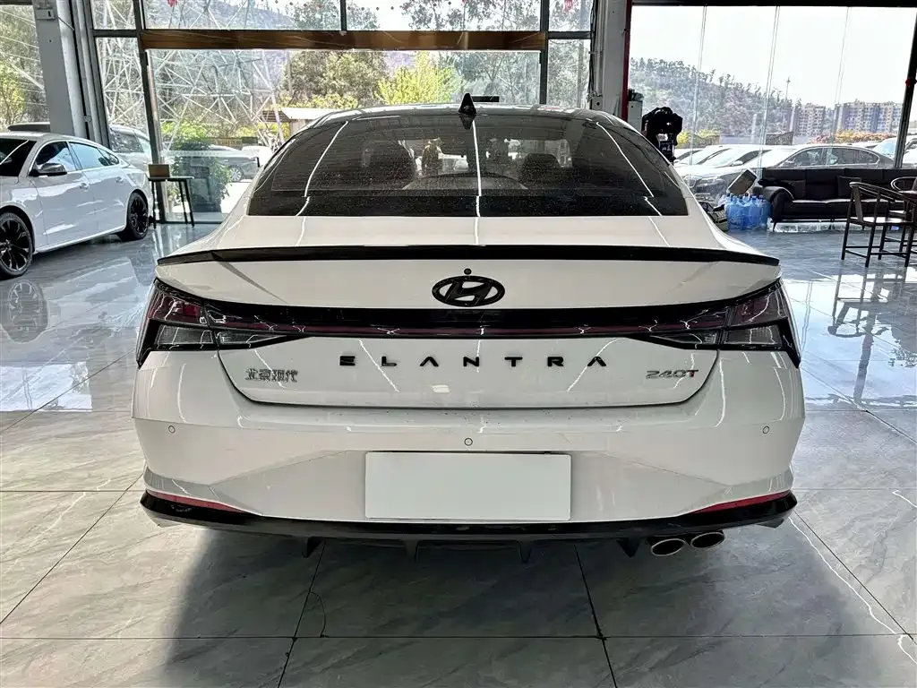 Hyundai Elantra — фото 4