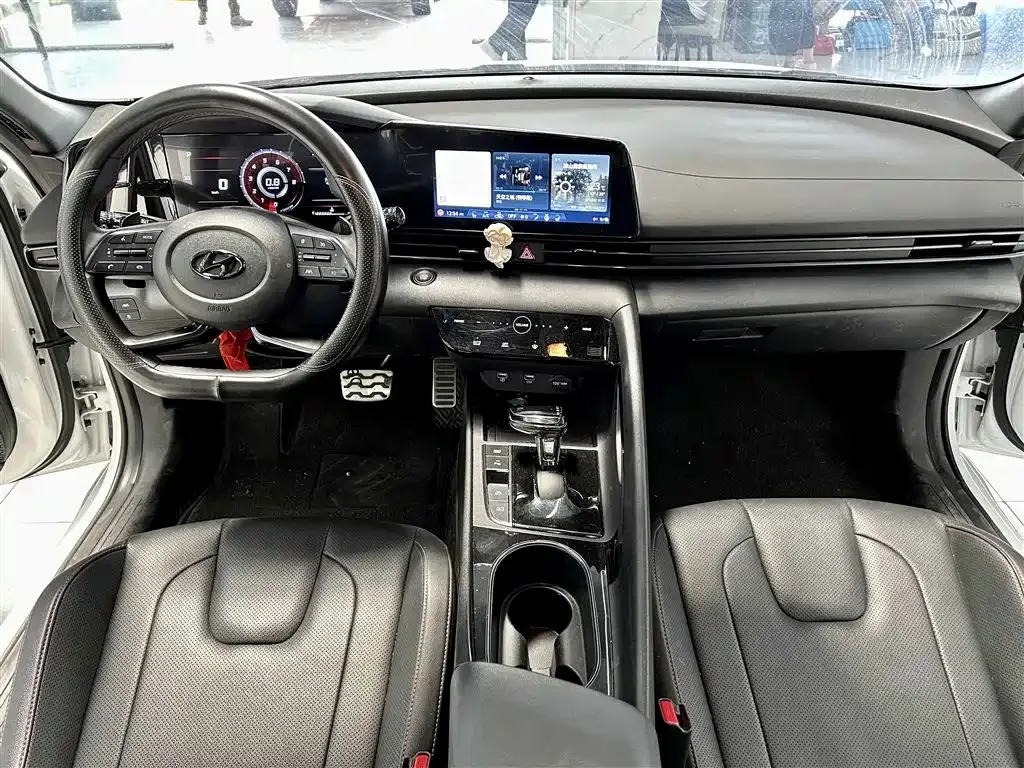 Hyundai Elantra — фото 6