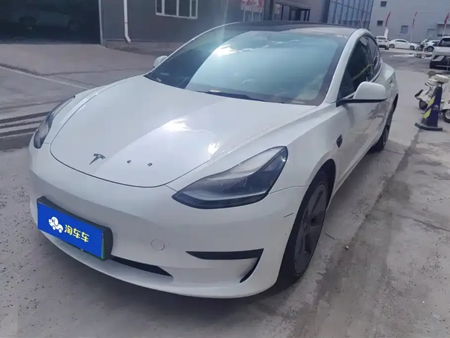 Tesla Model 3 — фото 1