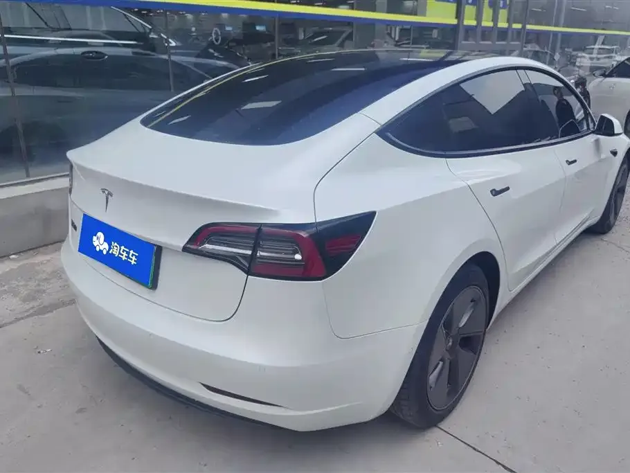 Tesla Model 3 — фото 4