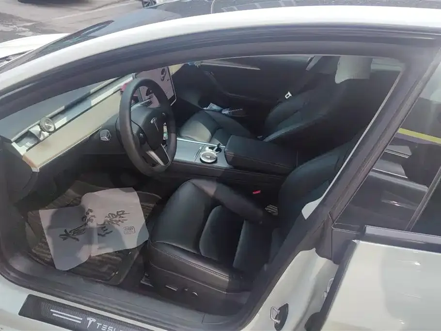 Tesla Model 3 — фото 10