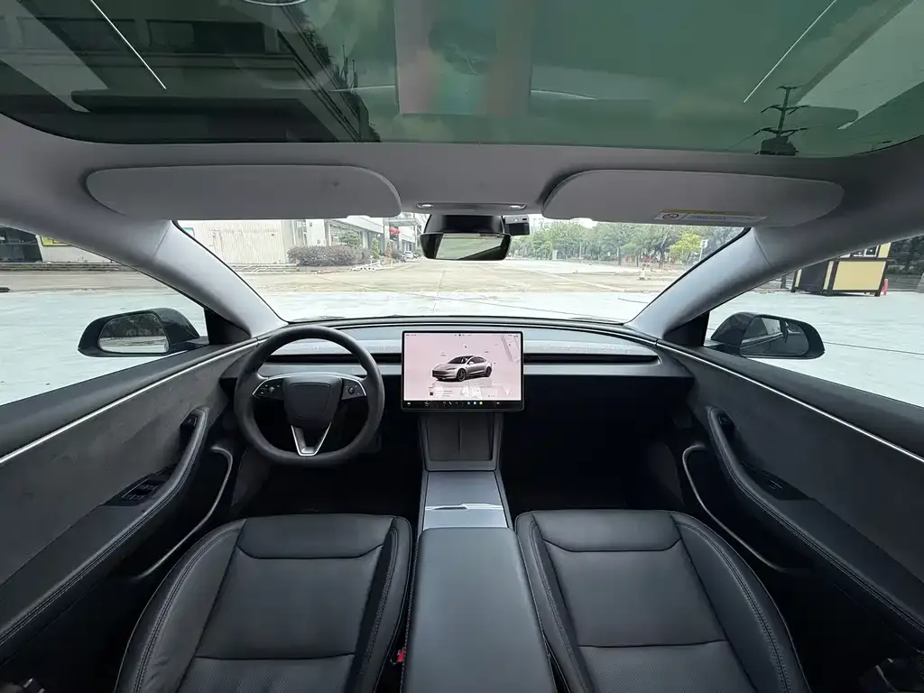 Tesla Model 3 — фото 9