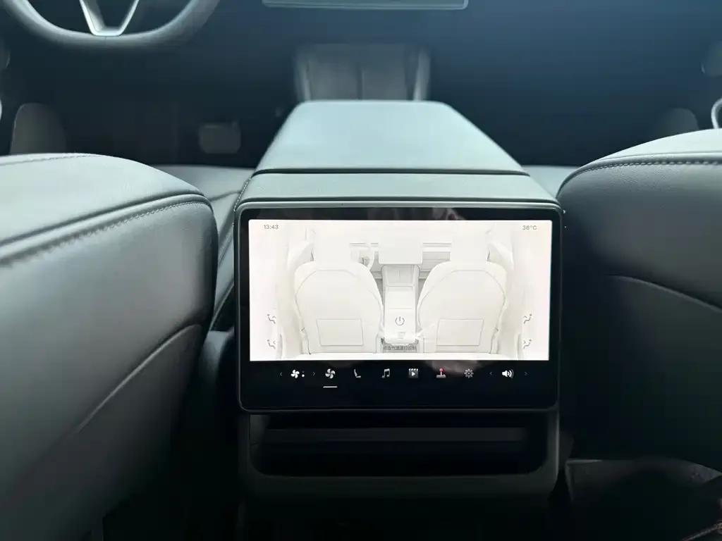 Tesla Model 3 — фото 4