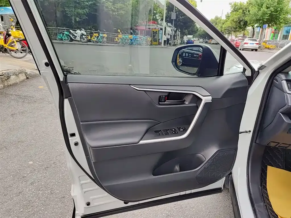Toyota RAV4 2024 из CN, фото 7