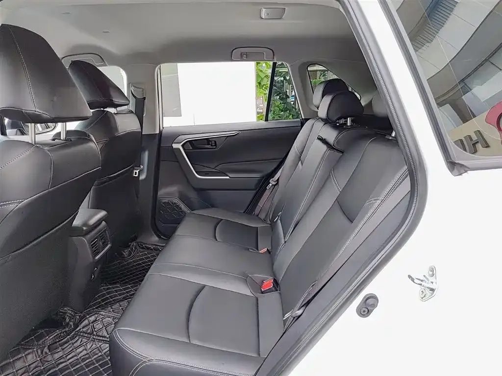 Toyota RAV4 2024 из CN, фото 4