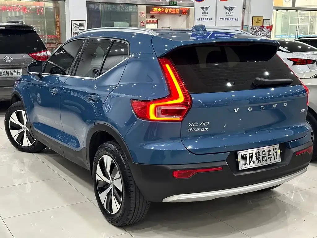 Volvo XC40 — фото 7