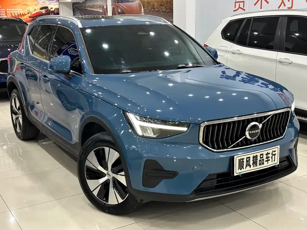 Volvo XC40 — фото 10