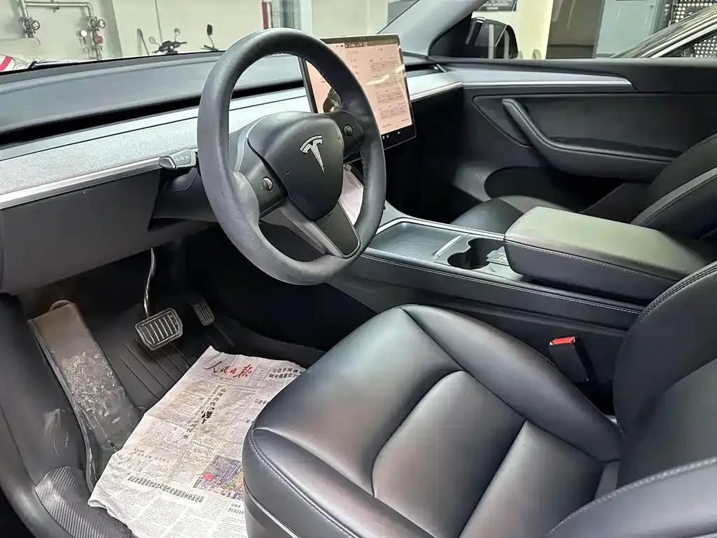 Tesla Model Y — фото 5