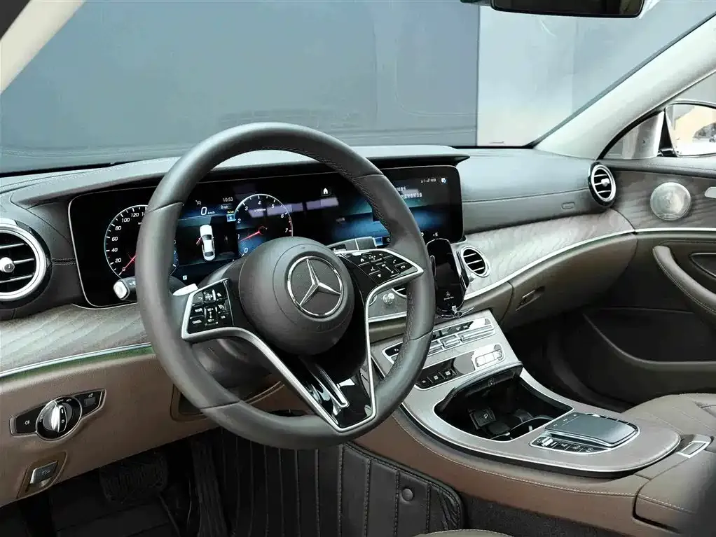 Mercedes-Benz E-Class — фото 10