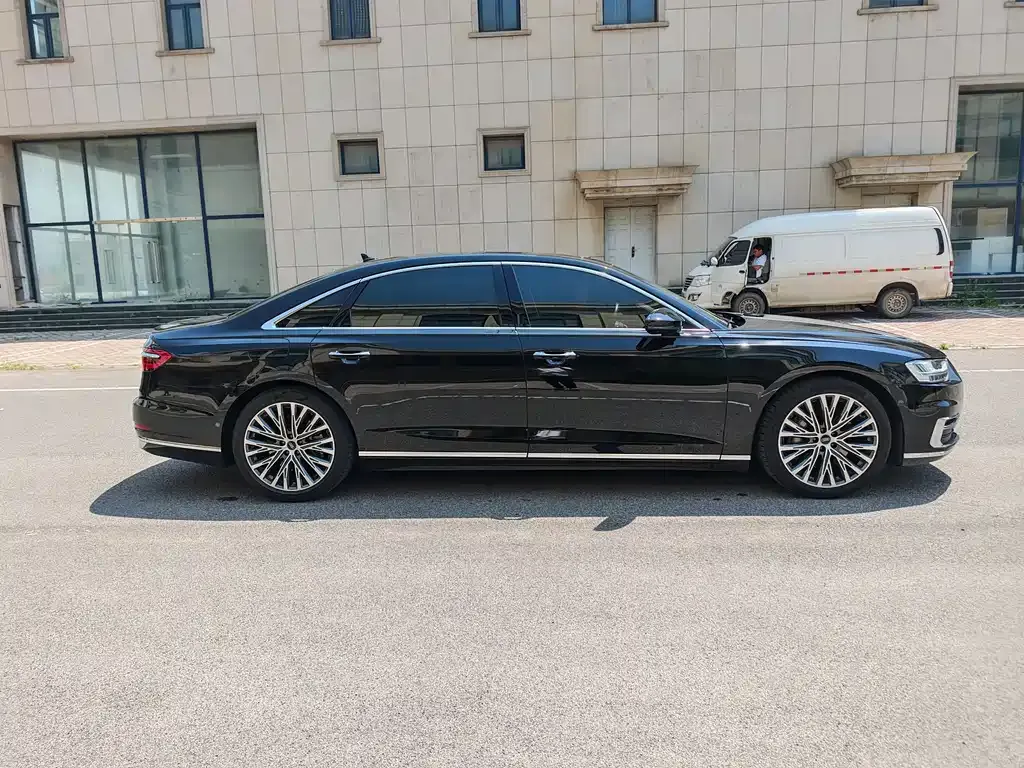 Audi A8 — фото 6