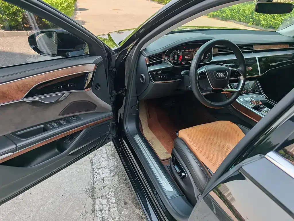 Audi A8 — фото 3