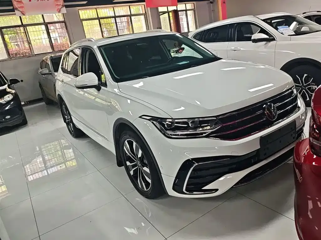 Volkswagen Tiguan L — фото 8