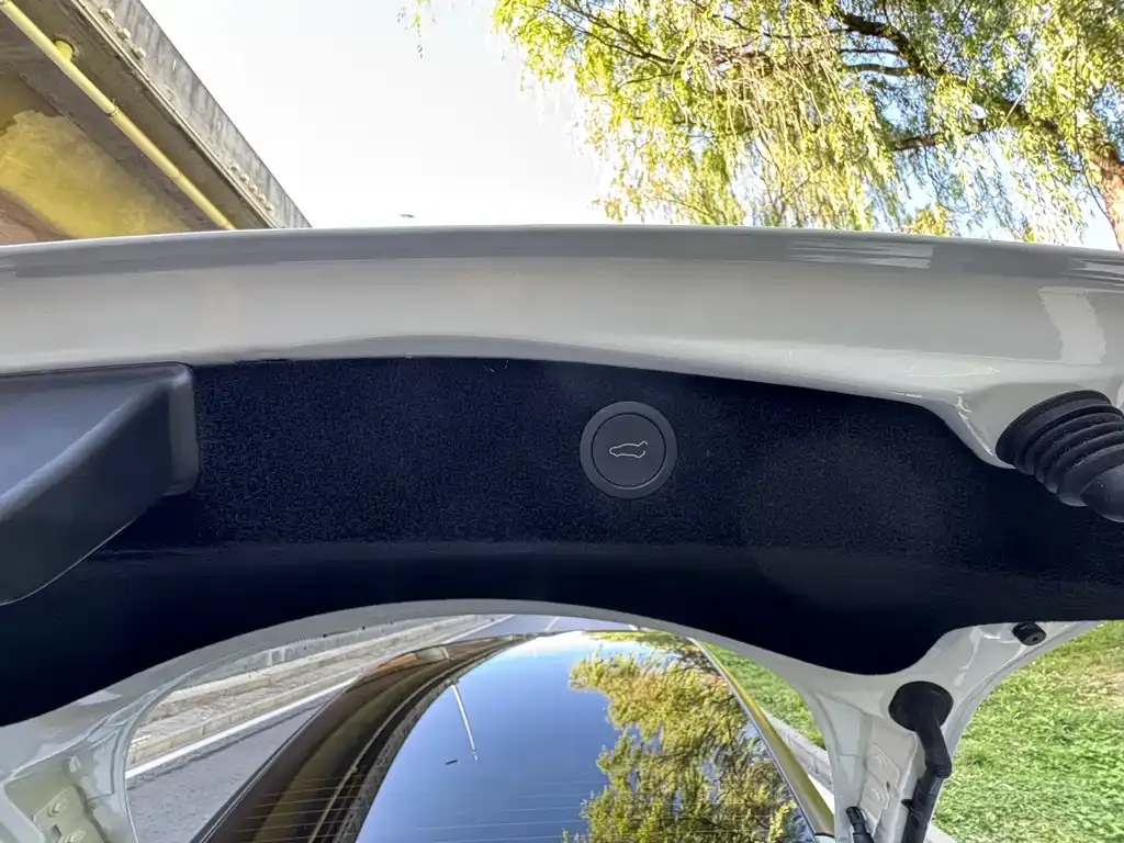 Tesla Model 3 — фото 7