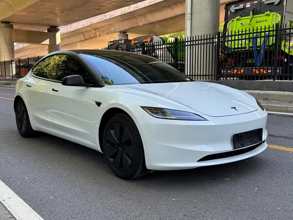 Tesla Model 3 — фото 10