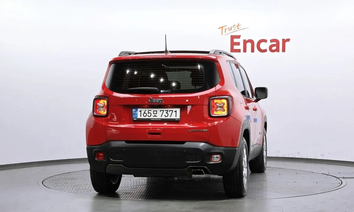 Jeep Renegade — фото 4