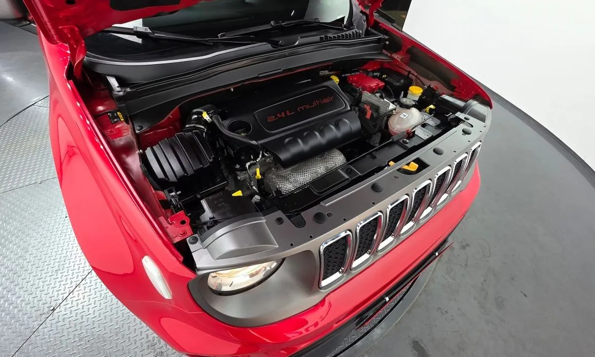 Jeep Renegade — фото 10