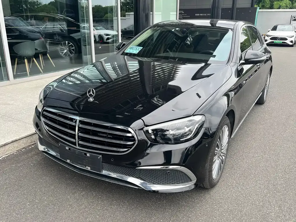 Mercedes-Benz E-Class — фото 1
