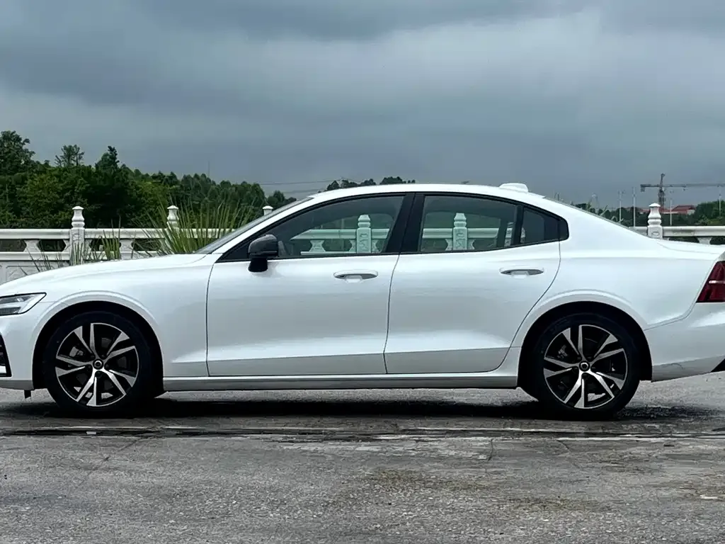 Volvo S60 — фото 4