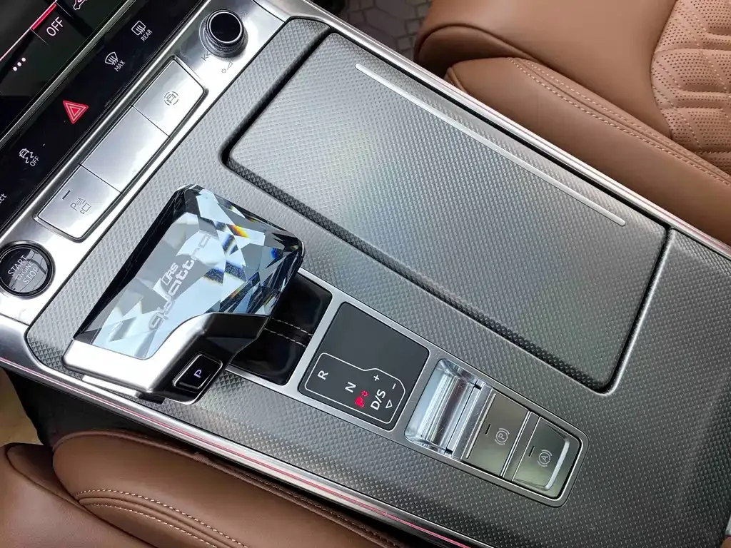 Audi A6L — фото 10