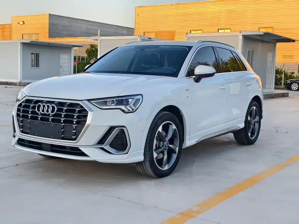 Audi Q3 — фото 1