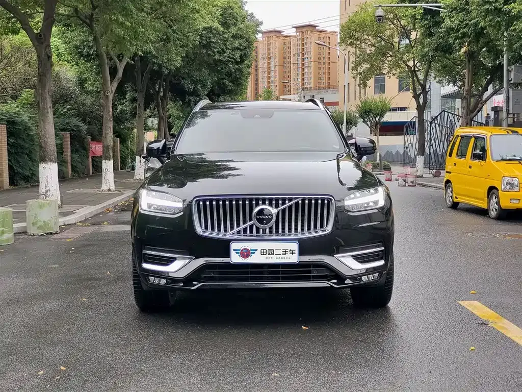 Volvo XC90 — фото 10
