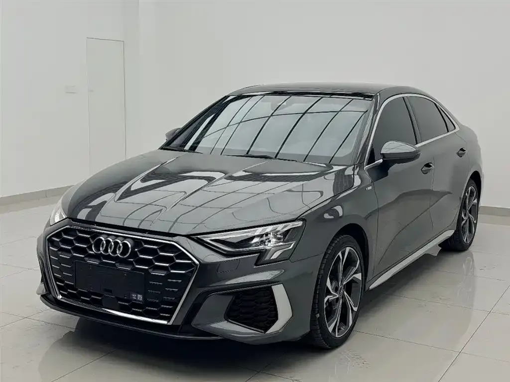 Audi A3 — фото 1