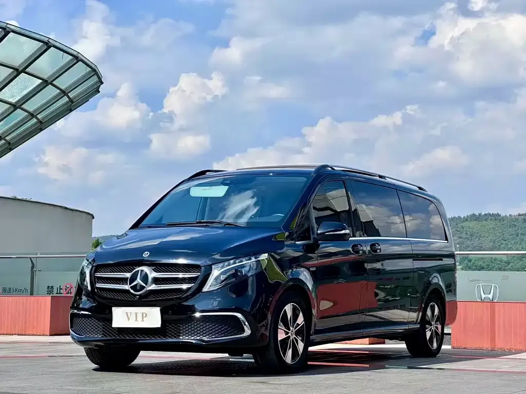 Mercedes-Benz V-Class — фото 1