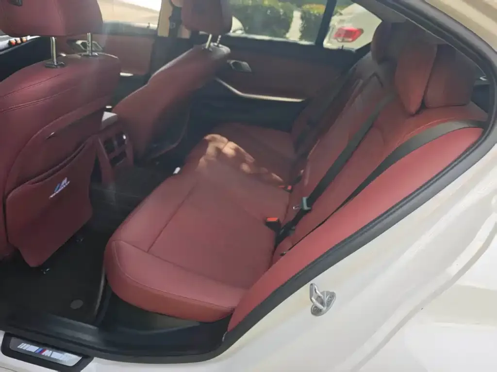 BMW 3 Series 2025 из CN, фото 2