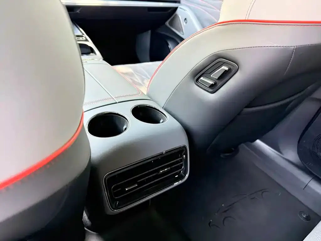 Geely Galaxy E8 — фото 4