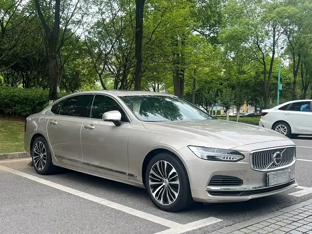 Volvo S90 PHEV 2025 из CN, фото 5