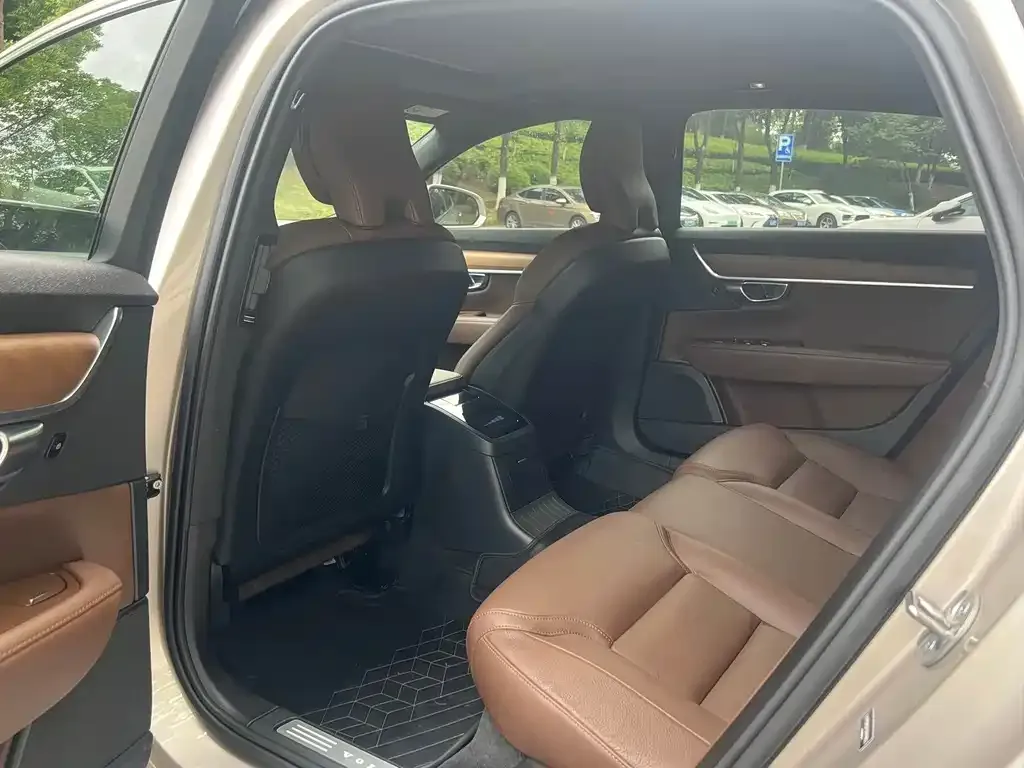 Volvo S90 PHEV 2025 из CN, фото 4