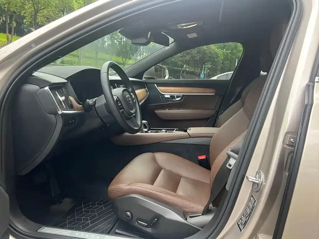 Volvo S90 PHEV 2025 из CN, фото 2
