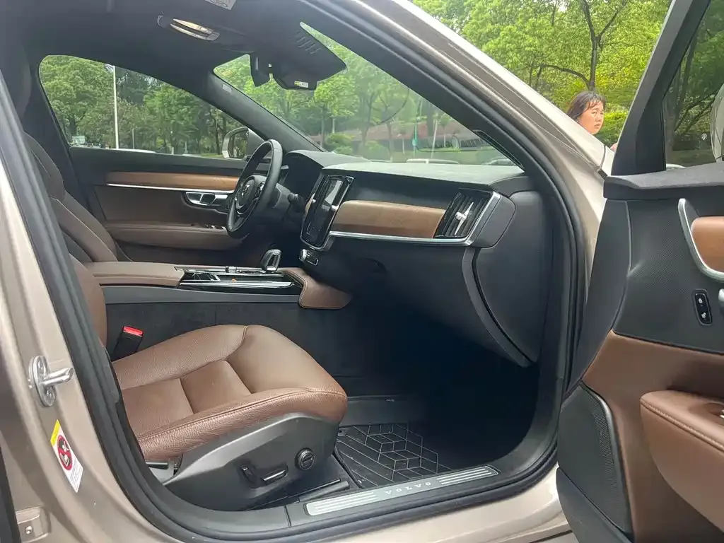 Volvo S90 PHEV 2025 из CN, фото 3