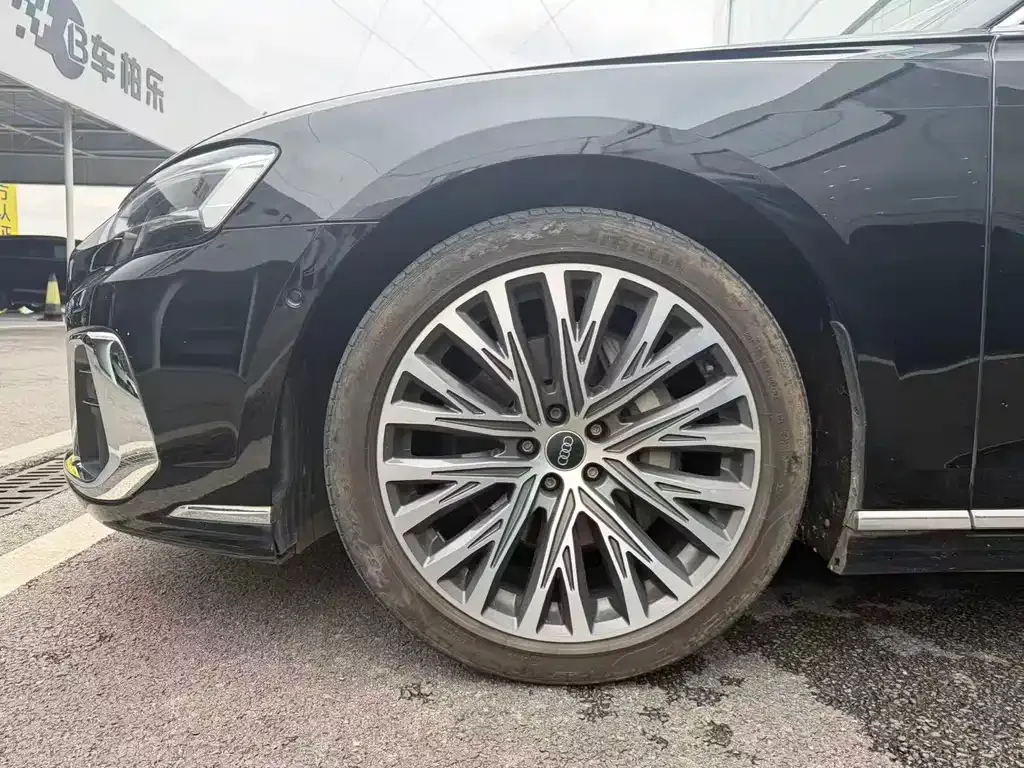 Audi A8 — фото 4