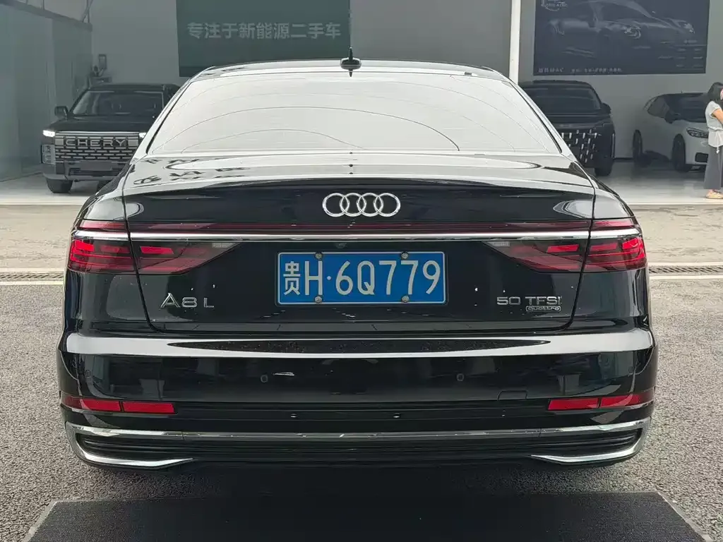Audi A8 — фото 2