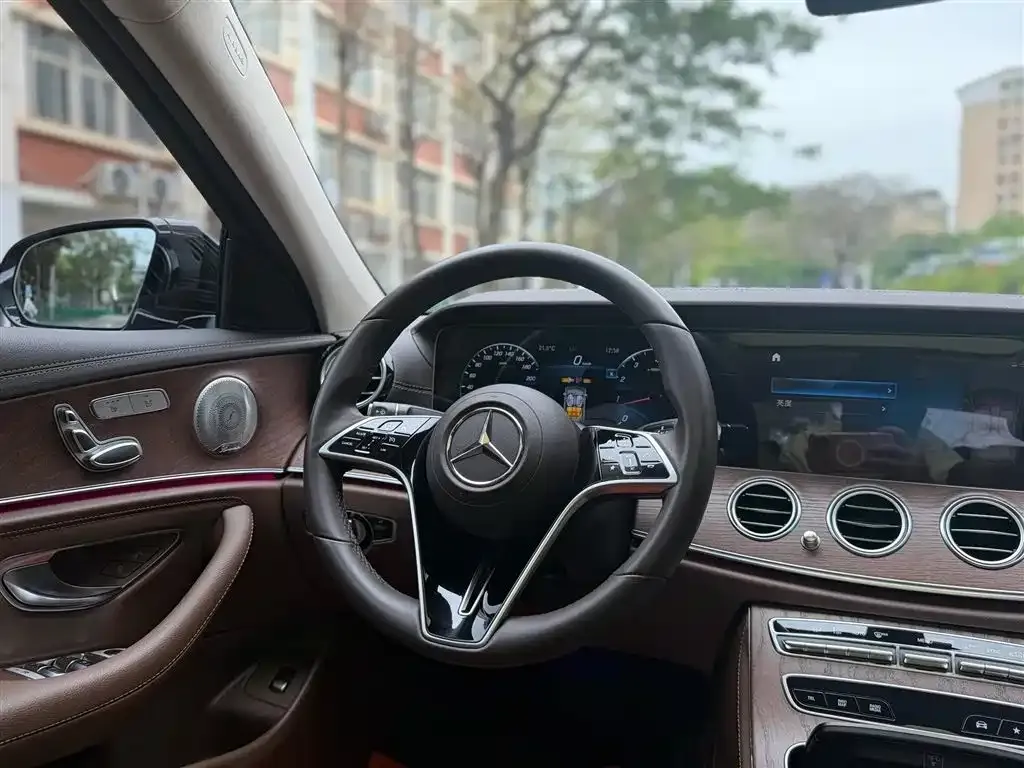 Mercedes-Benz E-Class — фото 8