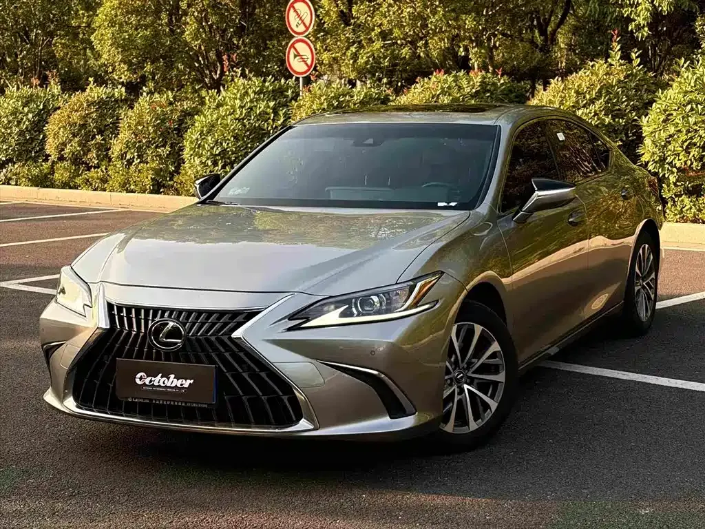 Lexus ES — фото 1