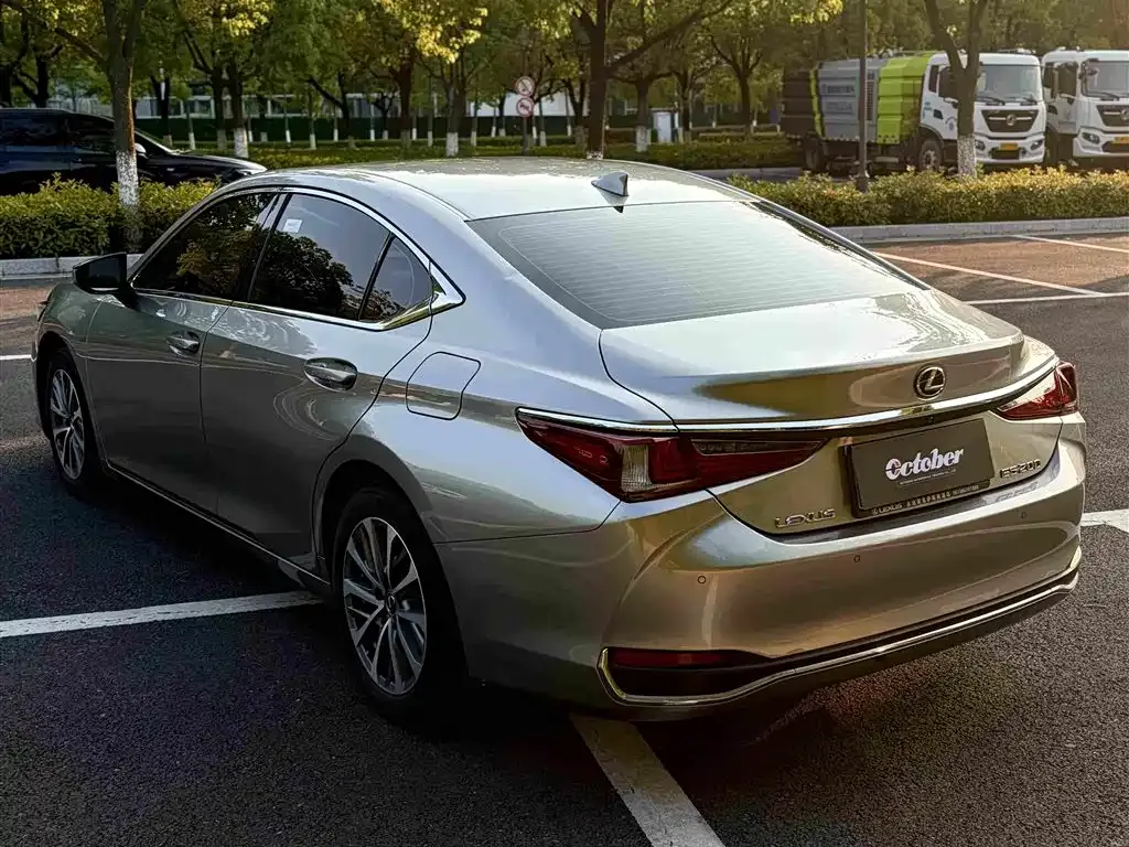 Lexus ES — фото 8