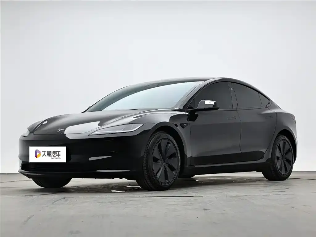 Tesla Model 3 — фото 1