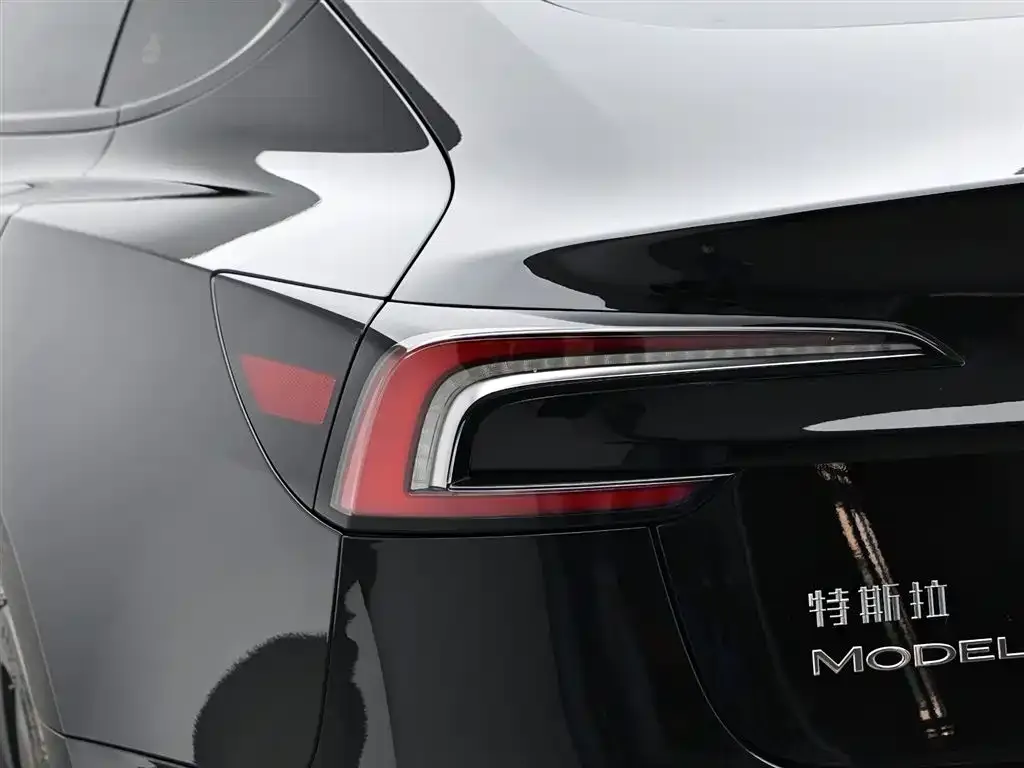 Tesla Model 3 — фото 4