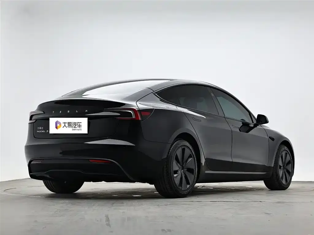 Tesla Model 3 — фото 2