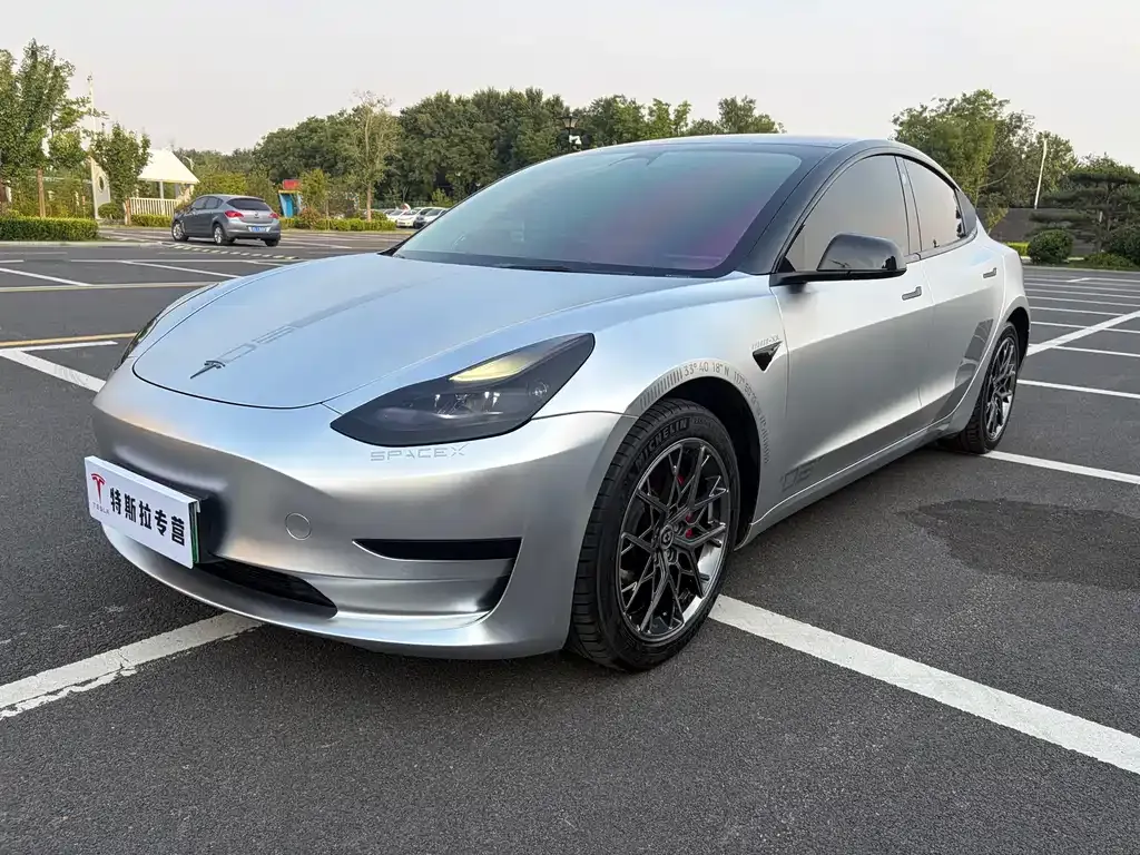Tesla Model 3 — фото 1