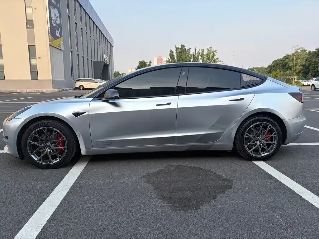 Tesla Model 3 — фото 10