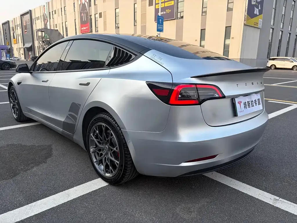 Tesla Model 3 — фото 7