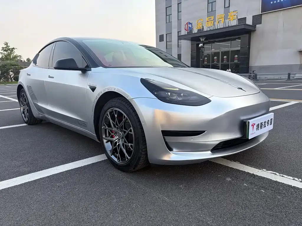 Tesla Model 3 — фото 5
