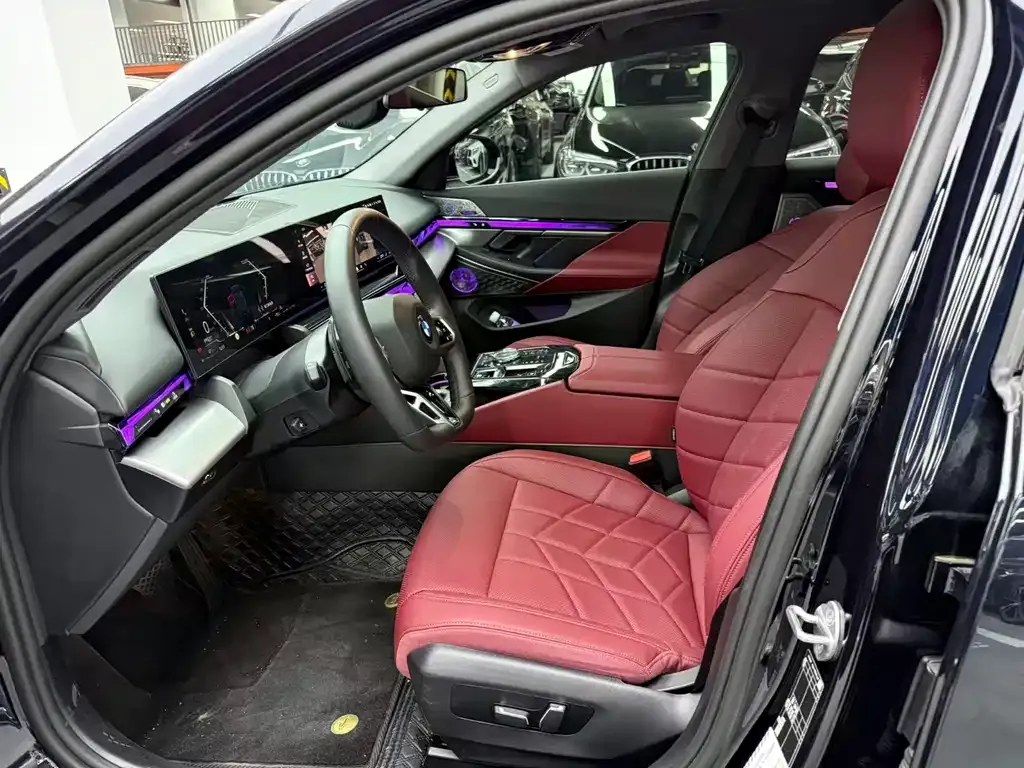 BMW 5 Series 2024 из CN, фото 7
