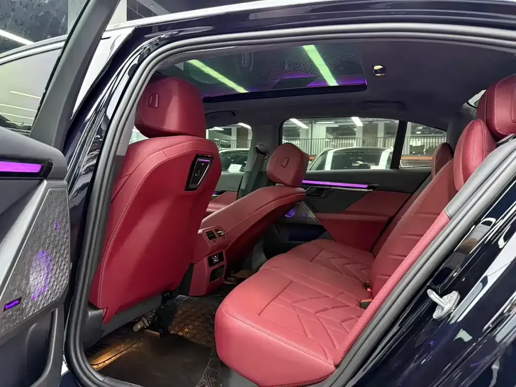 BMW 5 Series 2024 из CN, фото 9